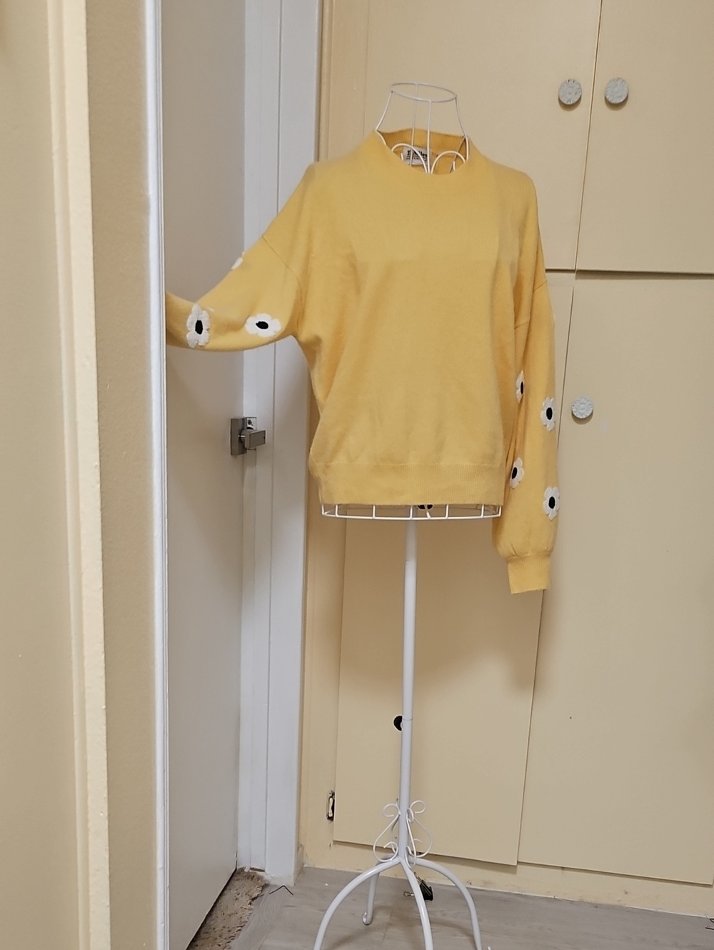 Women's Yellow Crewneck Sweater with Floral Sleeve Detail 100% Cashmere